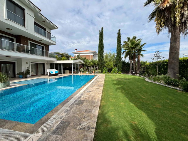 REMAX YELKEN'DEN GÜZELBAHÇE DE GÜVENLİKLİ SİTE İÇİ DENİZ MANZARALI MÜSTAKİL VİLLA