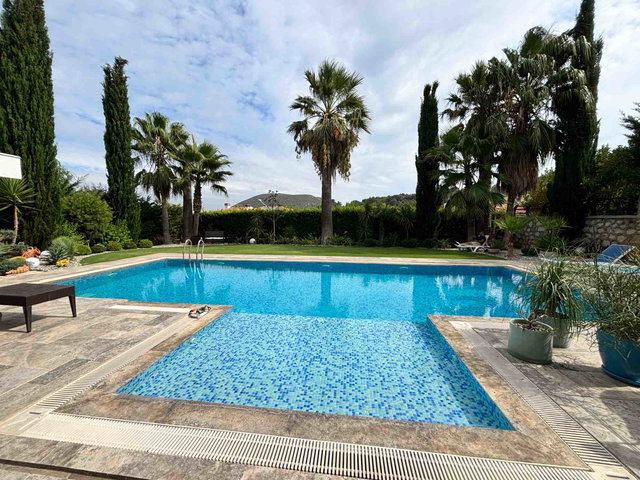 REMAX YELKEN'DEN GÜZELBAHÇE DE GÜVENLİKLİ SİTE İÇİ DENİZ MANZARALI MÜSTAKİL VİLLA