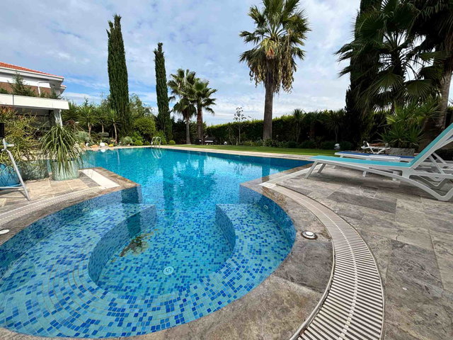 REMAX YELKEN'DEN GÜZELBAHÇE DE GÜVENLİKLİ SİTE İÇİ DENİZ MANZARALI MÜSTAKİL VİLLA