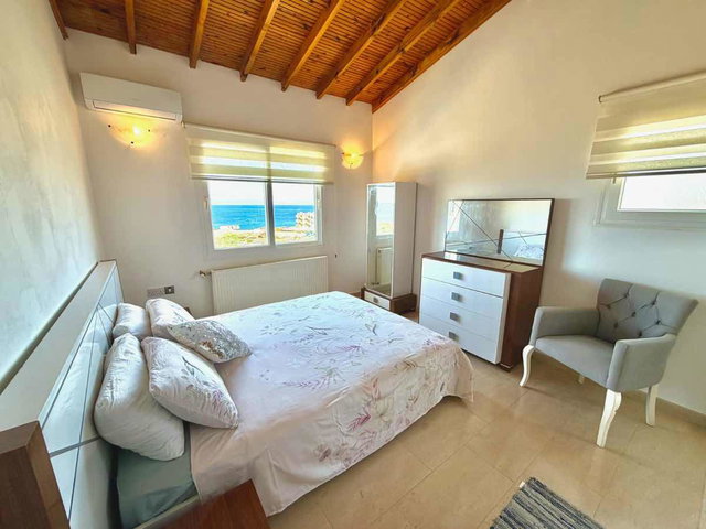 DENIZE SIFIR, PLAJA BITIŞIK 4+1 VILLA.