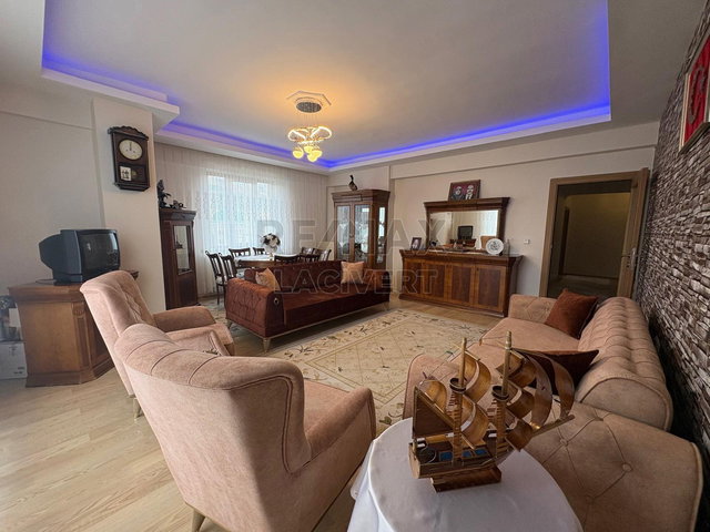 RE/MAX LACİVERT'TEN YILDIZKENT'TE SATILIK 4+1 DAİRE