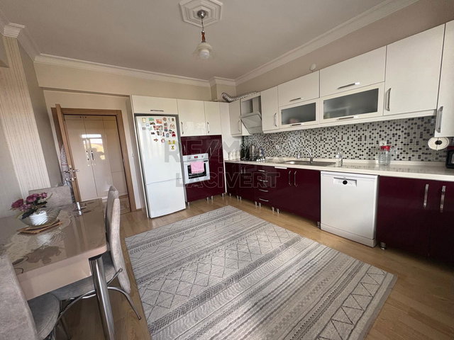 RE/MAX LACİVERT'TEN YILDIZKENT'TE SATILIK 4+1 DAİRE