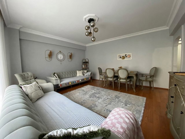 ATAŞEHİR ESATPAŞADA KULLANIŞLI 2+1 KAPALI MUTFAK BALKON