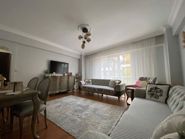 ATAŞEHİR ESATPAŞADA KULLANIŞLI 2+1 KAPALI MUTFAK BALKON