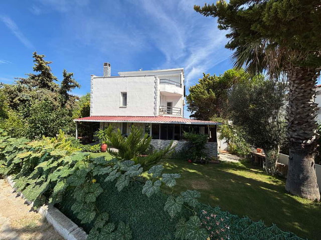 ÇEŞME OBA KENT’TE 4+1, 3 BANYOLU, ŞÖMİNELİ SATILIK VİLLA
