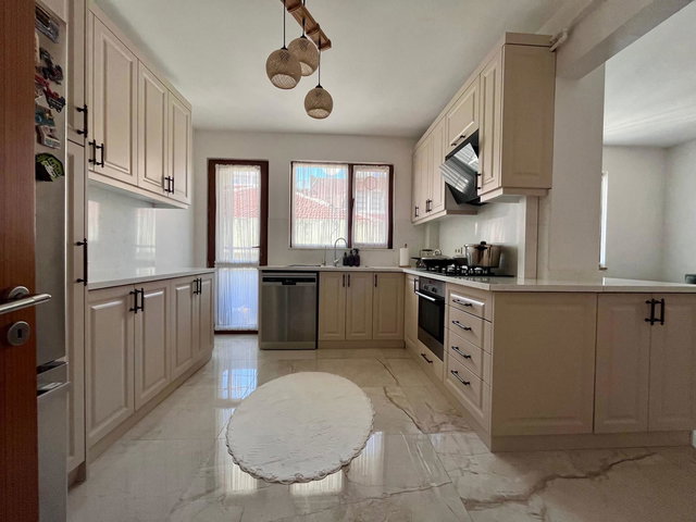 ALTAYÇEŞME MAH NET 245M2 KULLANIMLI 4+2
