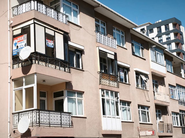 KADIKÖY MERDİVENKÖY DE 3+1 YATIRIMLIK SATILIK DAİRE