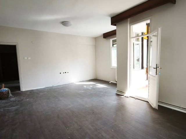 KADIKÖY MERDİVENKÖY DE 3+1 YATIRIMLIK SATILIK DAİRE