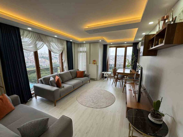 EYÜPSULTAN YILDIRIM BEYAZIT CADDESI'NDE SİTE İÇERSİNDE KIRALIK 2+1