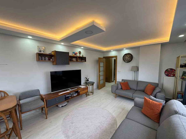EYÜPSULTAN YILDIRIM BEYAZIT CADDESI'NDE SİTE İÇERSİNDE KIRALIK 2+1