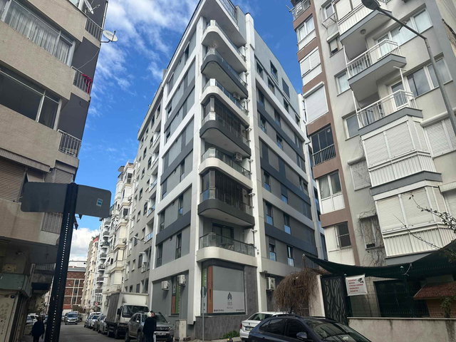 KARŞIYAKA ÇARŞIYA YAKINI GENÇ BINADA SATILIK DAIRE