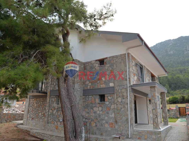FETHİYE KIZILBEL'DE 600 M2 ARSA  İÇİNDE 4+1 MÜSTAKİL VİLLA
