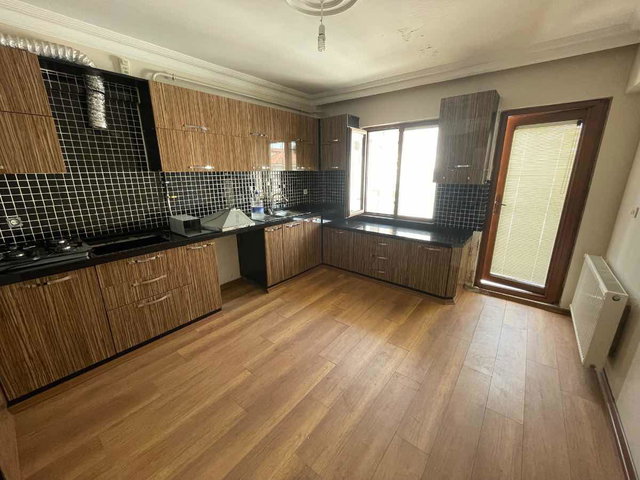 İSTİKLAL MAHALLESİ CADDE 54 YAKINI 5+1 KİRALIK GENİŞ DAİRE