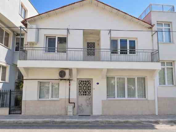 URLA YAKA MAHALLESİ’NDE MERKEZİ KONUMDA YAPILI 2+1 DAİRE