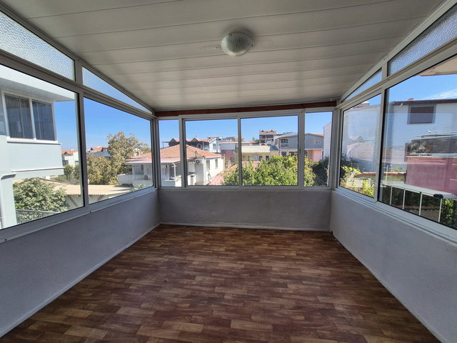 URLA YAKA MAHALLESİ’NDE MERKEZİ KONUMDA YAPILI 2+1 DAİRE