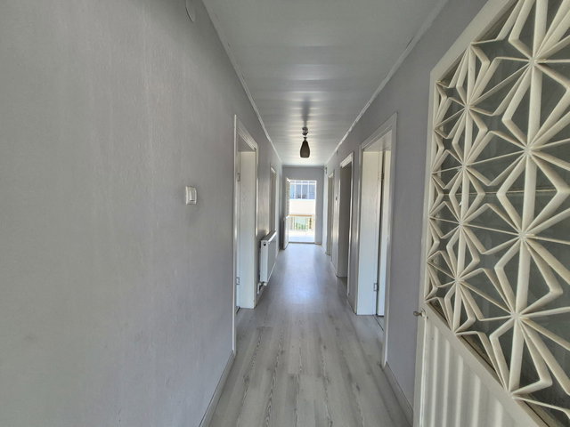 URLA YAKA MAHALLESİ’NDE MERKEZİ KONUMDA YAPILI 2+1 DAİRE