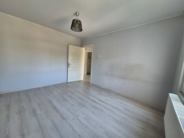 URLA YAKA MAHALLESİ’NDE MERKEZİ KONUMDA YAPILI 2+1 DAİRE