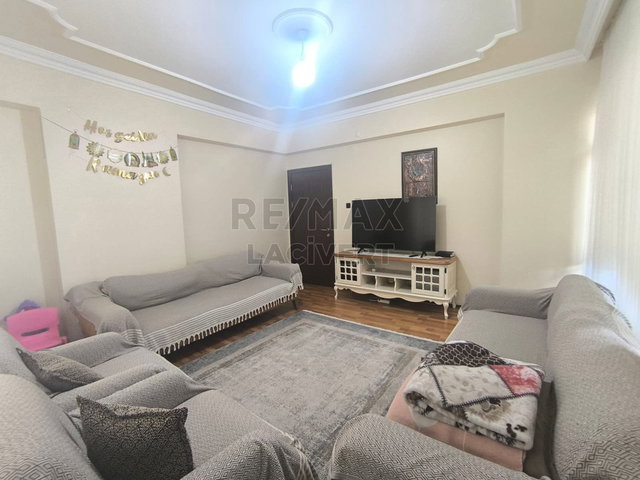 RE/MAX LACİVERT'TEN ŞEHİR HAST.YAKININDA KİRALIK 3+1 DAİRE