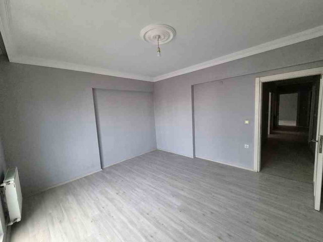 REMAX MUSTAFA'DAN ARIBURNU İLKOKULU YANINDA SITE IÇİ 3+1 KIRALIK DAIRE