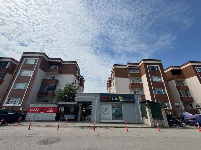 İZMİT KAVANİUM 832’DE SATILIK TAM EŞYALI KİRACILI 1+1 DAİRE