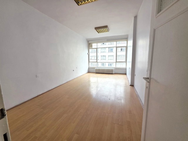 KIZILAY, MEŞRUTİYET CADDESİNDE 4+1 SATILIK İŞ YERİ