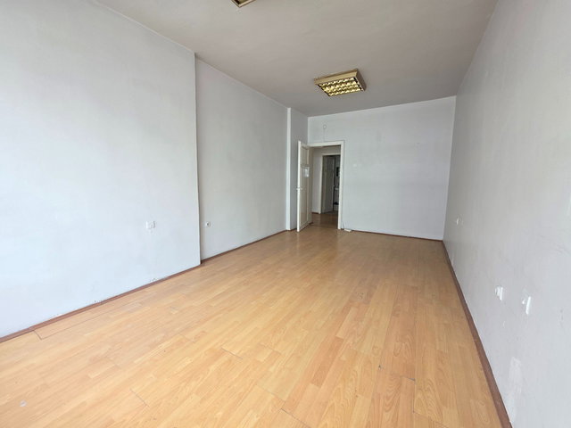 KIZILAY, MEŞRUTİYET CADDESİNDE 4+1 SATILIK İŞ YERİ