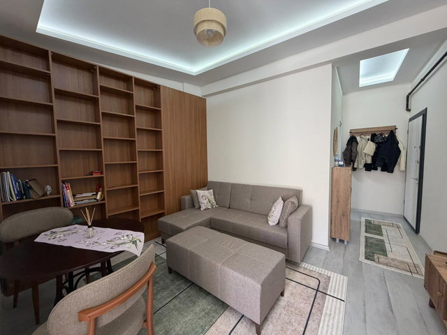 BUCA KURUÇEŞME MH. ASEM LIFE SITESI EŞYALI SATILIK 1+1 DAIRE