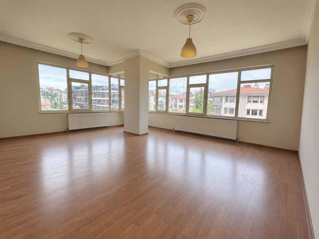ÇALIŞLAR CADDESİNDE 3 CEPHELİ KÖŞE DAİRE | 3+1 | KAT MÜLKİYETLİ