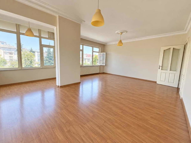 ÇALIŞLAR CADDESİNDE 3 CEPHELİ KÖŞE DAİRE | 3+1 | KAT MÜLKİYETLİ