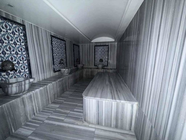 VİRA İSTANBUL 2’DE 2+1 EŞYALI MANZARALI EBEVEYN SALON YANİNDA BÜÇÜK ODA MEVCUT