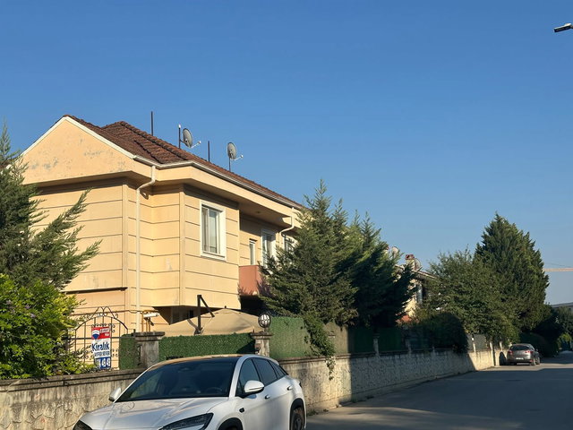 KİRALIK 4+1 VİLLA TRIPLEKS SERDİVAN AVM CİVARINDA