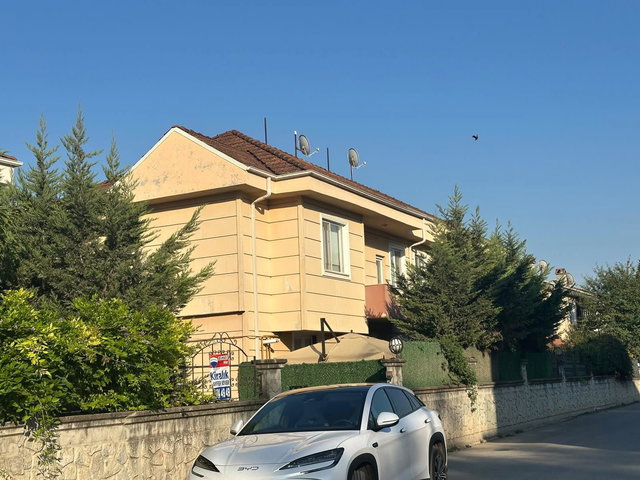 KİRALIK 4+1 VİLLA TRIPLEKS SERDİVAN AVM CİVARINDA