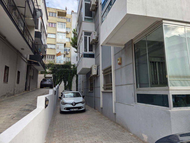 KARABAĞLAR ESENYALI MAHALLESİ MERKEZİ KONUMDA KİRALIK 3+1 DAİRE