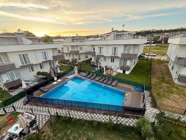SAKARYA KARAPINAR RIFATBEY KONAKLARI 3+1 BAHÇELİ DUBLEKS KİRALIK VİLLA