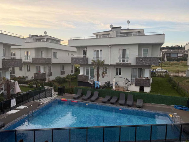 SAKARYA KARAPINAR RIFATBEY KONAKLARI 3+1 BAHÇELİ DUBLEKS KİRALIK VİLLA