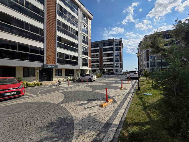ÇORLU’DA SİTE İÇİNDE 3+1 | 140 M² NET | ÇİFT BANYO | BALKON | KREDİYE UYGUN