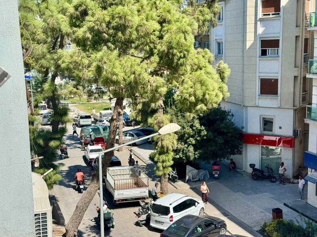 ŞEHRİN TAM KALBİNDE PAZAR YERİNDE ARAKAT  1+1 SATILIK DAİRE
