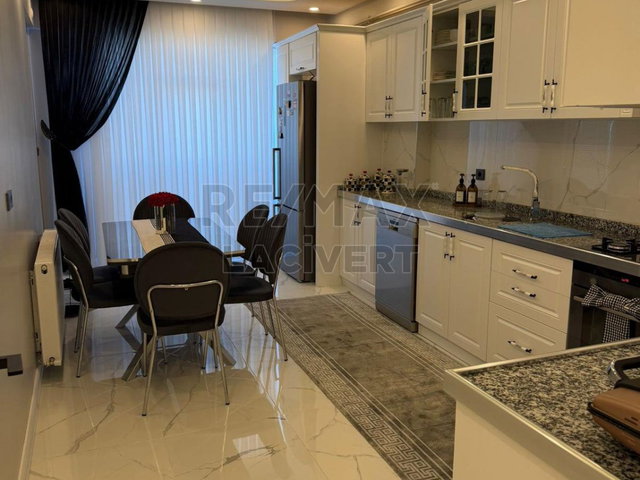 RE/MAX LACİVERT'TEN YILDIZKENT'TE SATILIK 4+1 DAİRE