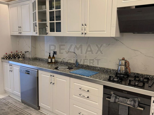 RE/MAX LACİVERT'TEN YILDIZKENT'TE SATILIK 4+1 DAİRE