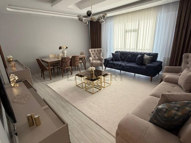 RE/MAX LACİVERT'TEN YILDIZKENT'TE SATILIK 4+1 DAİRE