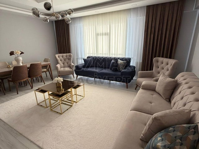 RE/MAX LACİVERT'TEN YILDIZKENT'TE SATILIK 4+1 DAİRE