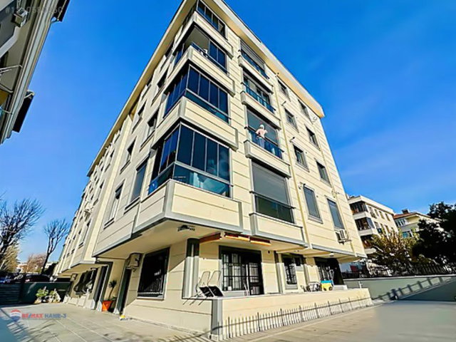 BAHÇELIEVLER MERKEZDE 60M2 GENIŞ 1+1