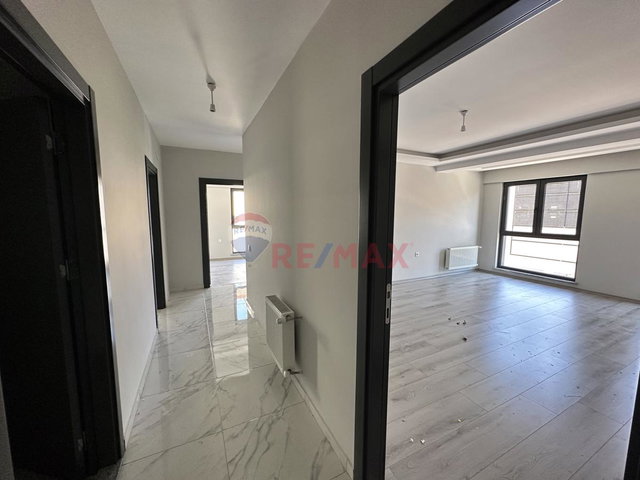 ESPARK KARŞISI SERBEST MESLEK SAHİPLERİE UYUGN KİRALIK 3+1 OFİS