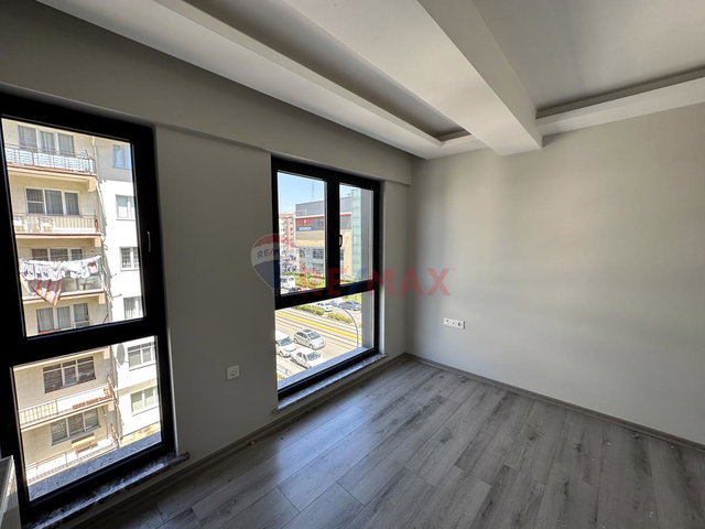 ESPARK KARŞISI SERBEST MESLEK SAHİPLERİE UYUGN KİRALIK 3+1 OFİS