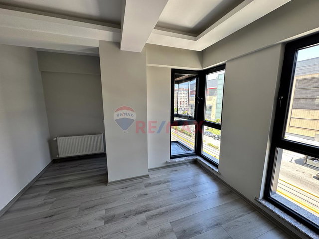ESPARK KARŞISI SERBEST MESLEK SAHİPLERİE UYUGN KİRALIK 3+1 OFİS