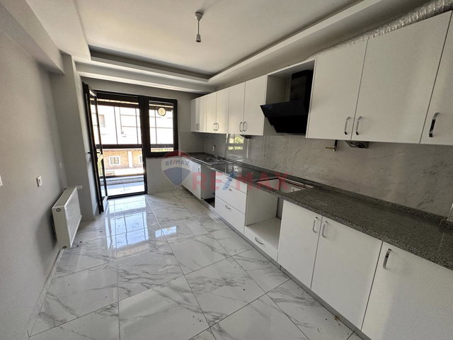 ESPARK KARŞISI SERBEST MESLEK SAHİPLERİE UYUGN KİRALIK 3+1 OFİS