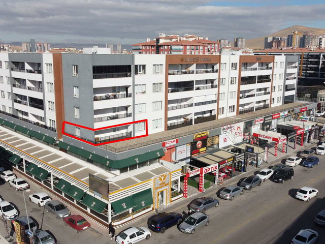 HASTANE VE METRO KARŞISINDA ÖN KÖŞE ÇIFT CEPHE 2+1 SATILIK DAIRE