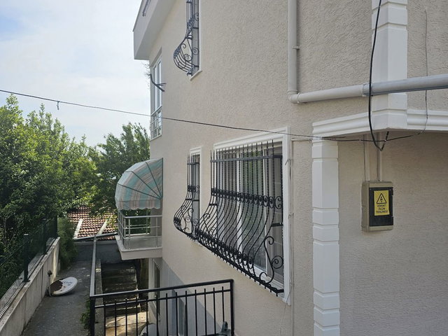 BÜYÜKÇEKMECE’DE GÜNEY CEPHELİ FULL DENIZ MANZARALI  4+1 TRIPLEKS DAIRE