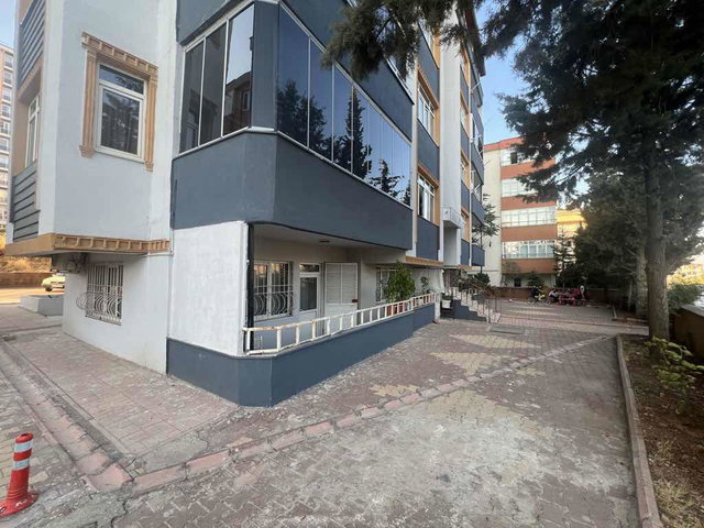 ONİKİŞUBAT’TA 170 M² NET, 3+1, 2 BANYOLU, BALKONLU GİRİŞ KAT DAİRE
