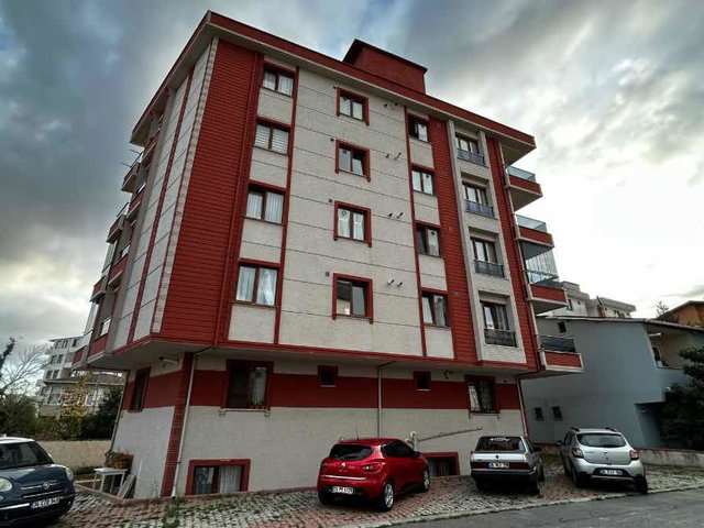 ÇEKMEKÖYÜN PRESTİJLİ LOKASYONUNDA KREDİ SORUNSUZ FIRSAT ARA KAT